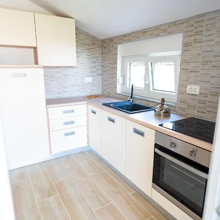 Ferienwohnung Fuer 5 Personen Ca 1 Qm In Privlaka, Dalmatien Norddalmatien Appartamento