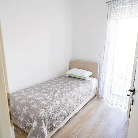 Appartamento Ferienwohnung Fuer 5 Personen Ca 1 Qm In Privlaka, Dalmatien Norddalmatien *