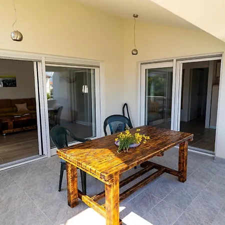 Appartamento Ferienwohnung Fuer 5 Personen Ca 1 Qm In Privlaka, Dalmatien Norddalmatien
