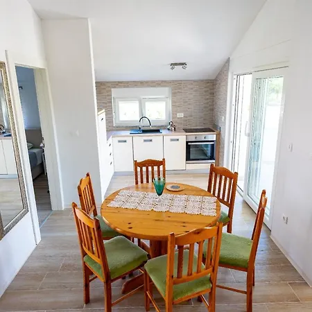 Ferienwohnung Fuer 5 Personen Ca 1 Qm In Privlaka, Dalmatien Norddalmatien